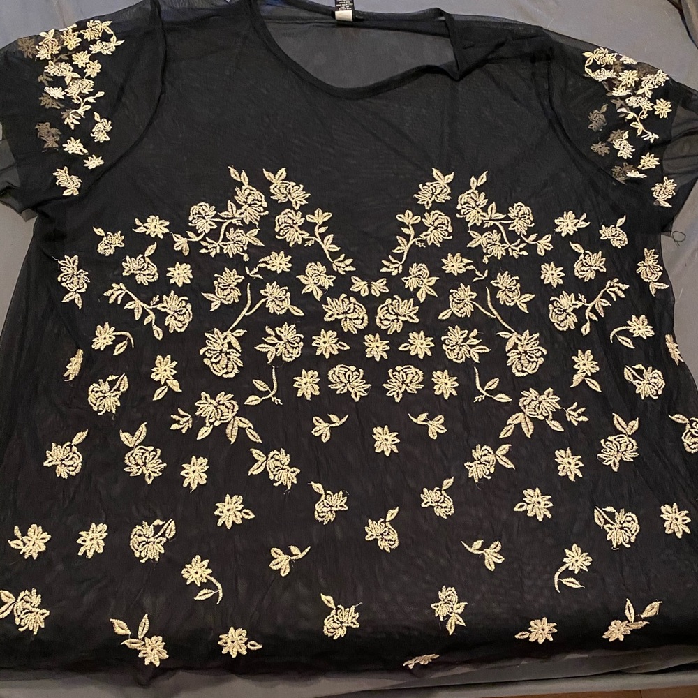 Black and White embroidered Torrid blouse